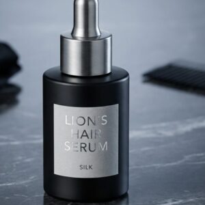 Hårserum för män – kort och säljande beskrivning Ett kraftfullt, lättabsorberande hårserum utvecklat för män som vill ha ett starkare, friskare och mer välvårdat hår. Formulan ger intensiv näring direkt till hårstrået, minskar friss, stärker hårrötterna och ger en naturlig, maskulin glans utan att kännas fet.